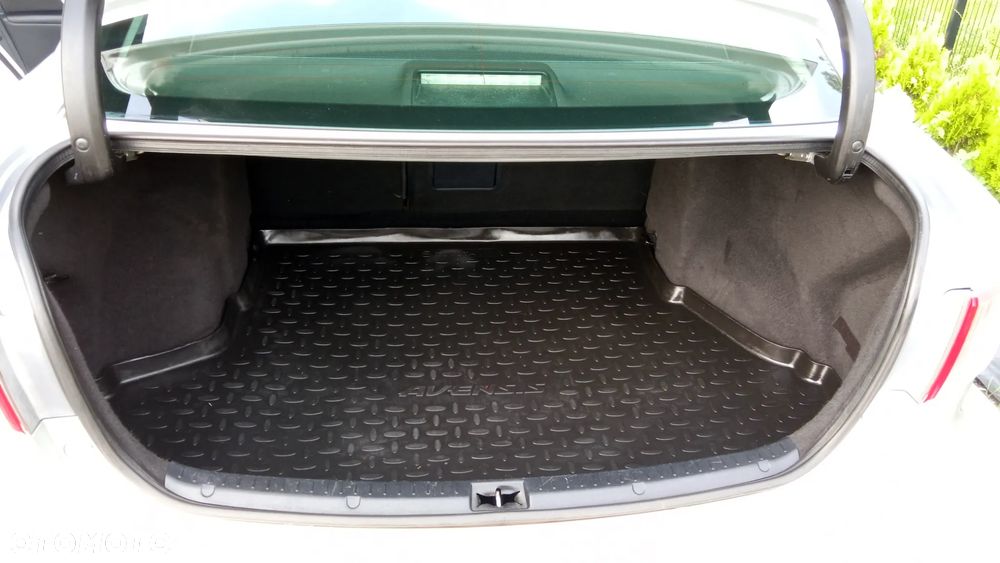 Toyota Avensis 1.8 Sol - 22