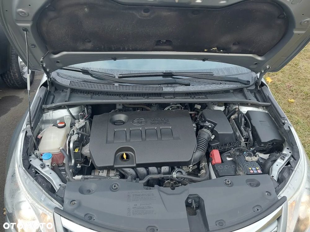 Toyota Avensis 1.8 Active - 17