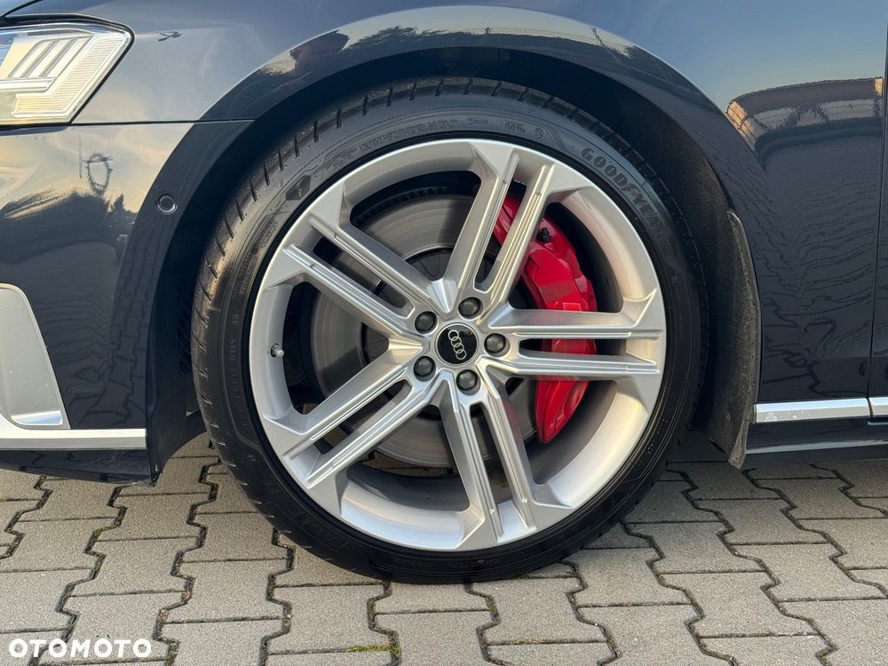 Audi S8 - 11