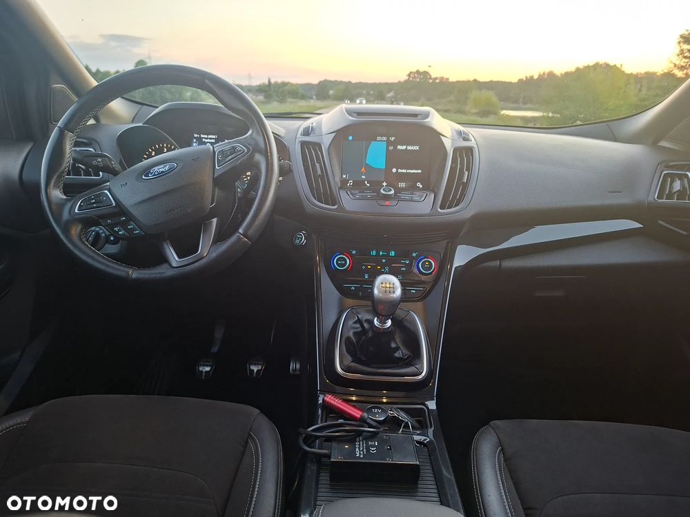 Ford Kuga 2.0 TDCi 2x4 ST-Line - 22