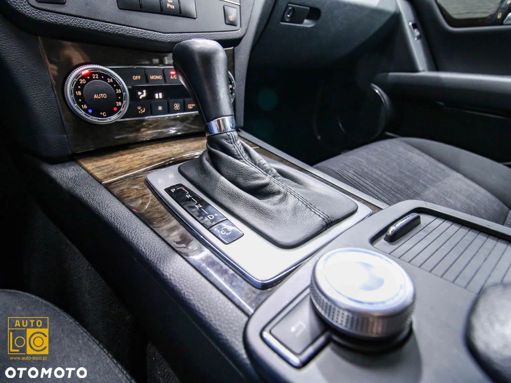 Mercedes-Benz Klasa C 180 CGI Automatik BlueEFFICIENCY Elegance - 21