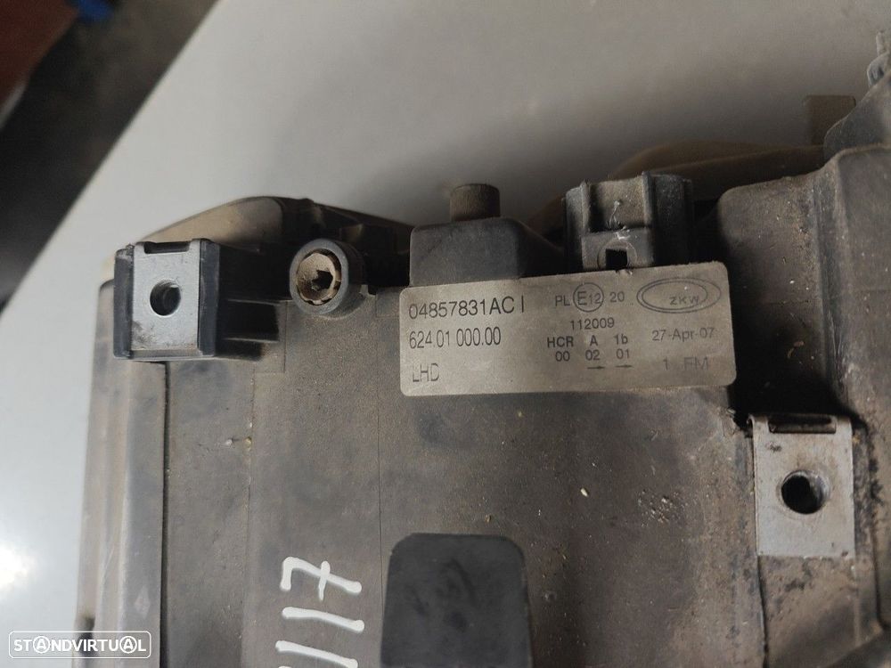 Farol Frente Esquerdo / Otica Esquerda Chrysler Voyager / Grand Voyage - 4