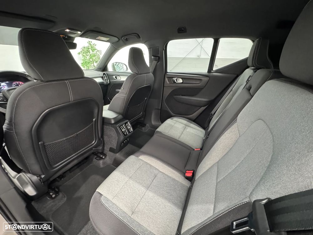 Volvo XC 40 B4 B DKG Momentum Pro - 36