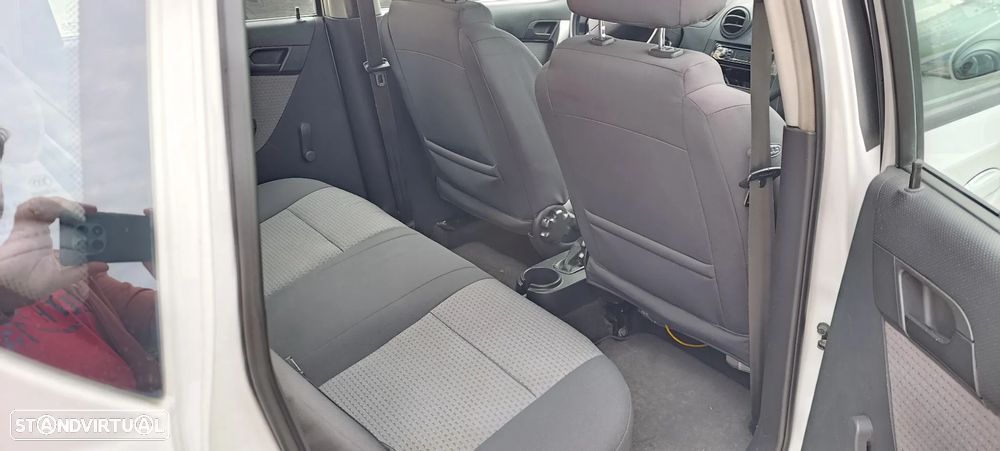 Chevrolet Aveo 1.2 L - 16