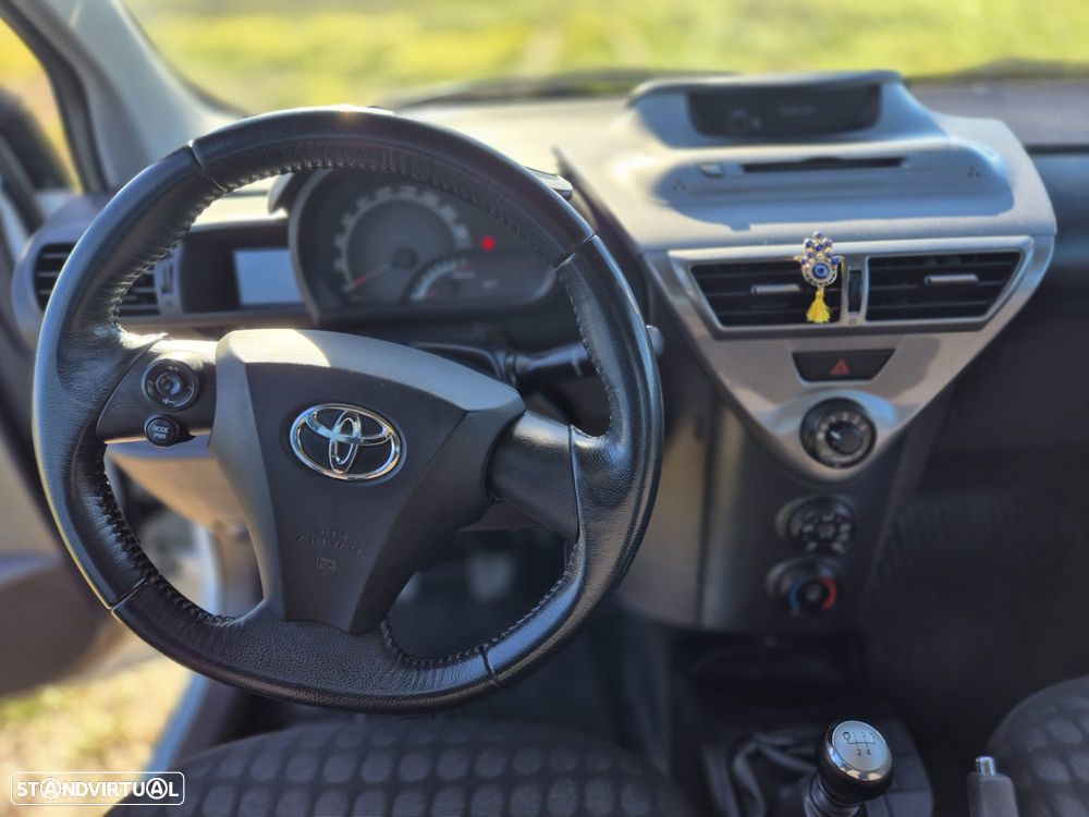 Toyota iQ 1.0 VVT-i - 7