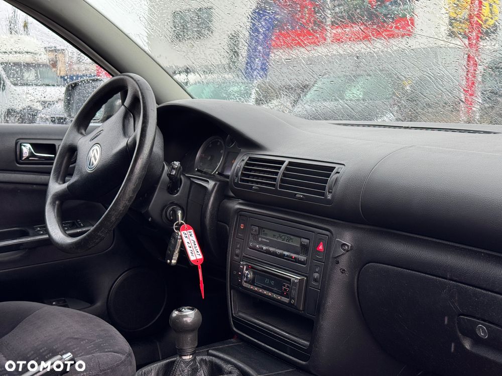 Volkswagen Passat 1.9 TDI Highline - 22