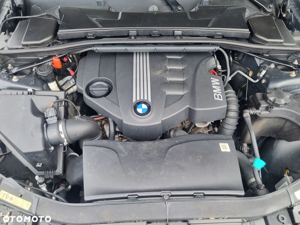 BMW Seria 3 318d DPF Edition Sport - 31