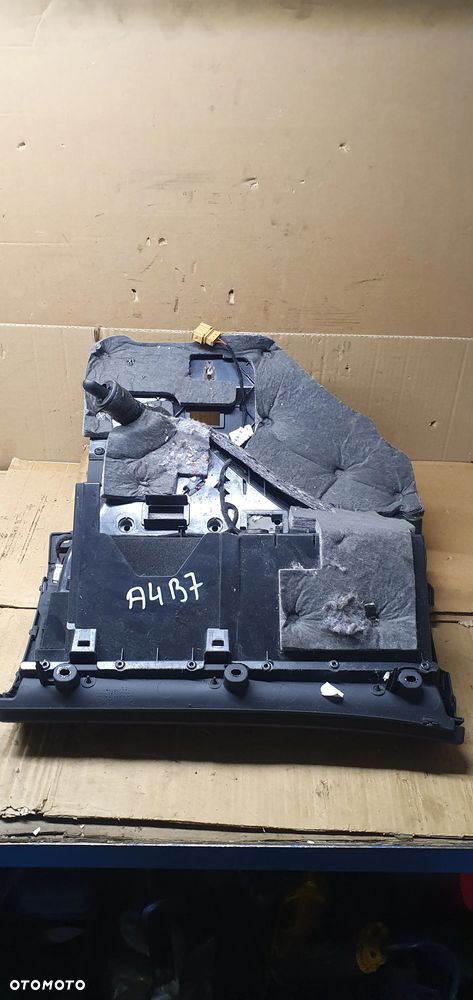 Schowek pasażera Europa Audi A4 B7 8E1857035D - 2