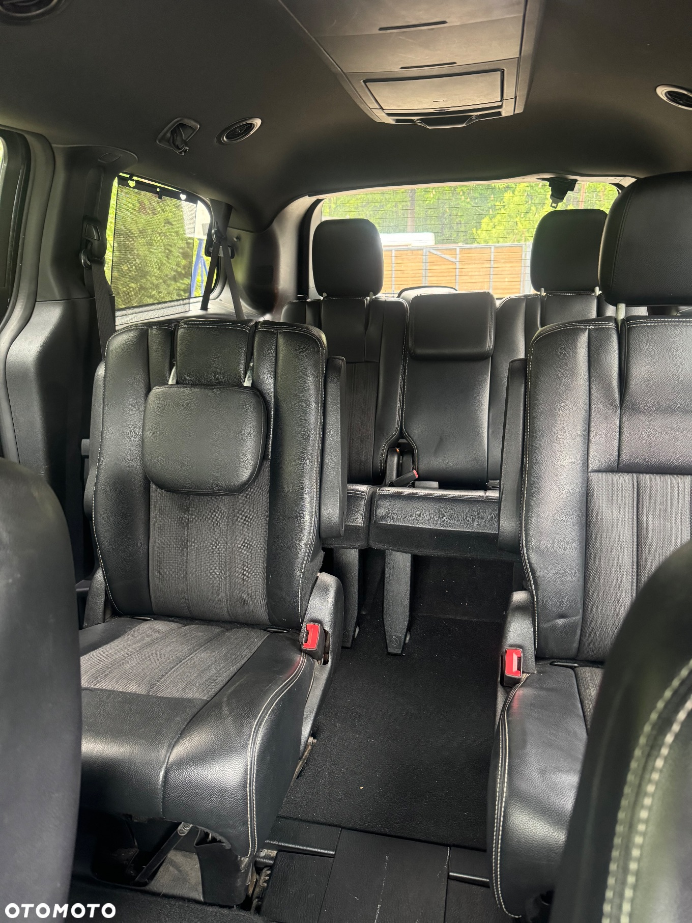 Chrysler Town & Country - 6