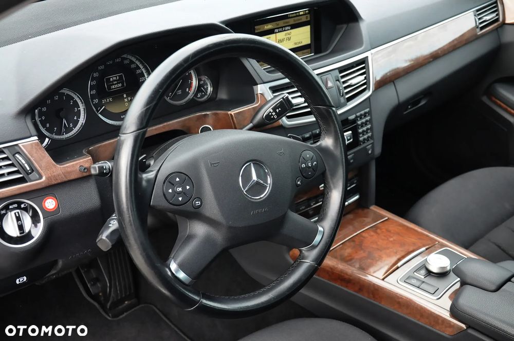 Mercedes-Benz Klasa E 250 CGI BlueEFFICIENCY 7G-TRONIC Elegance - 21