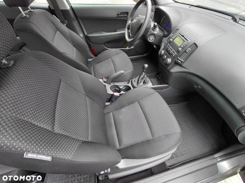 Hyundai i30 1.4 Base + - 20