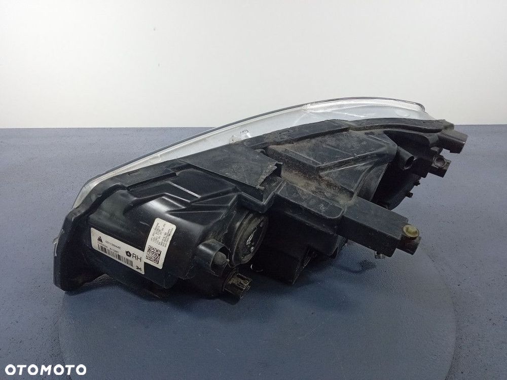 VOYAGER V 07- REFLEKTOR PRAWY XENON 05113334AE - 3