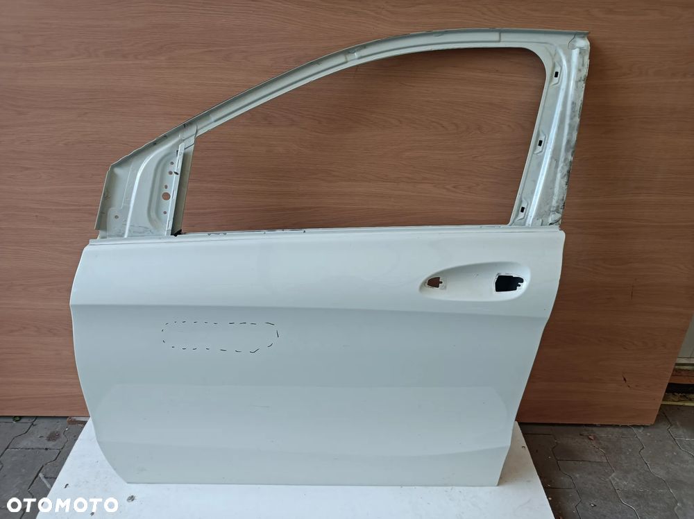 Mercedes B Klasa W246 drzwi lewy przód