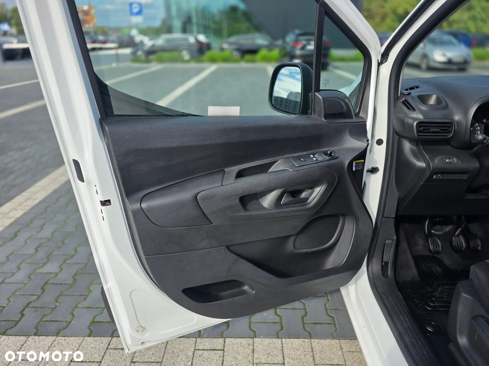 Toyota Proace City 1.2 D-4T 110KM  3 OSOBOWA Furgon Blaszak BEZWYPADKOWA z Polskiego Salonu I Pierwszy i Jedyny Właściciel I Stan auta "jak NOWE" I Pełna Faktura Vat 23% - 12