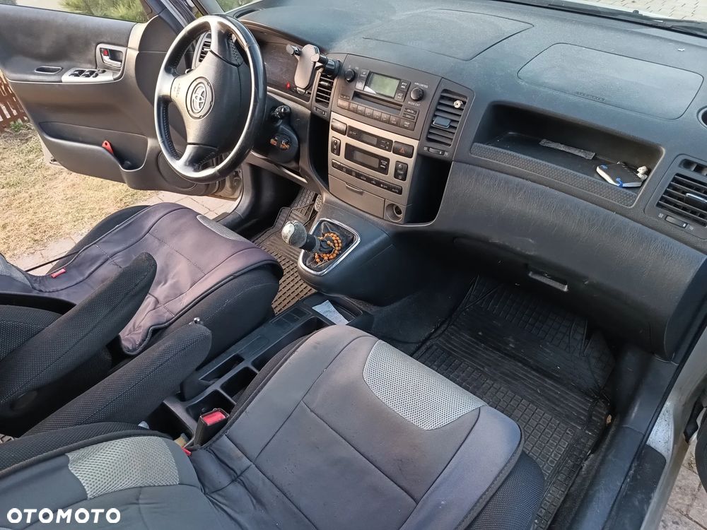 Toyota Corolla Verso - 10