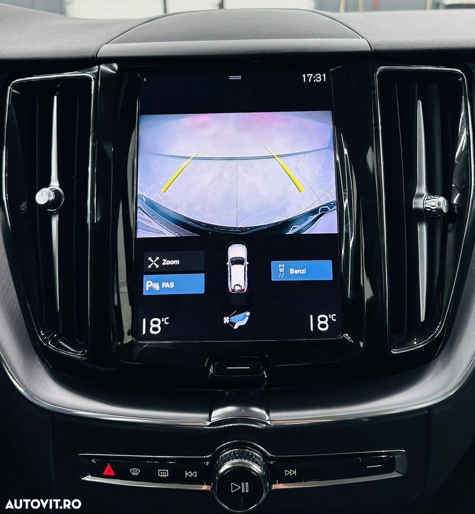 Volvo XC 60 B4 MHEV AT8 FWD Momentum Pro - 26