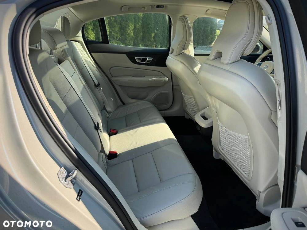 Volvo S60 - 25