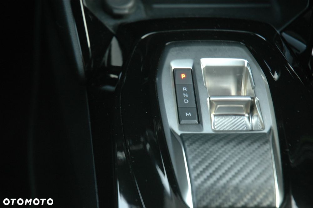 Peugeot 2008 PureTech mHEV GT e-DCS6 - 18