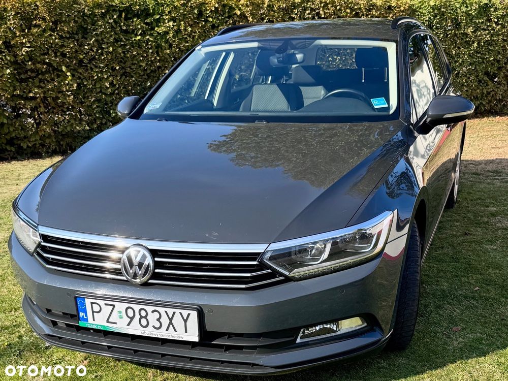 Volkswagen Passat - 1