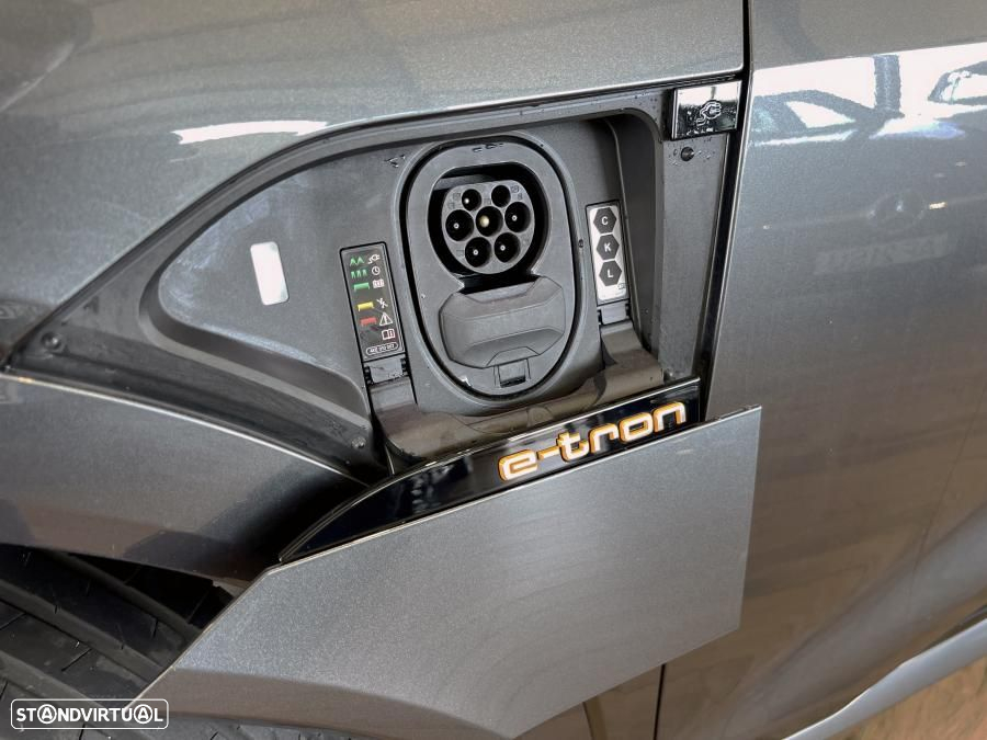 Audi Q8 e-Tron 55 quattro S line - 11