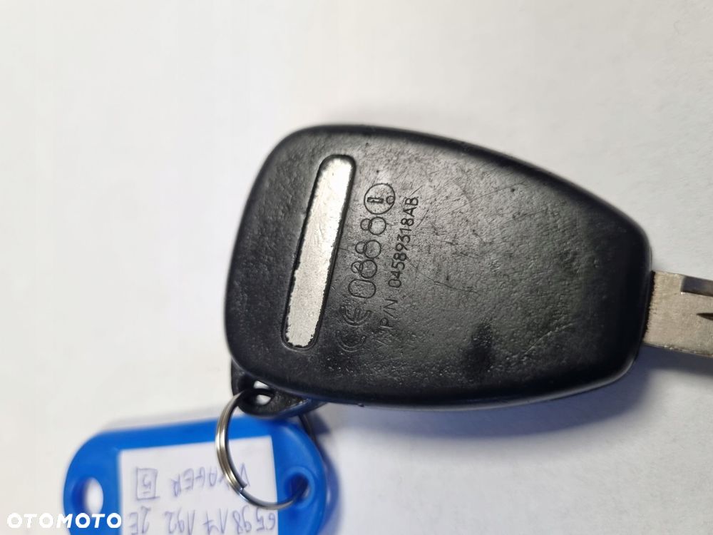 Chrysler Voyager IV KLUCZY PILOT 659817192 2E 04589318AB - 10