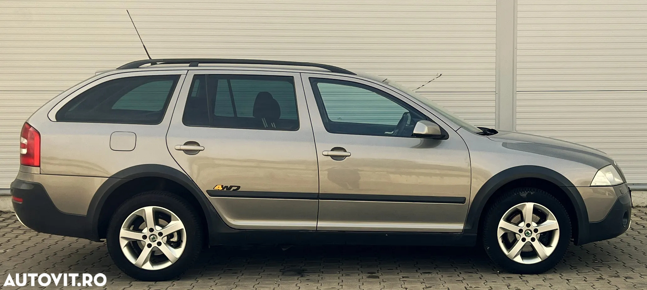 Skoda Octavia Combi 2.0 TDI DPF 4x4 Scout - 3