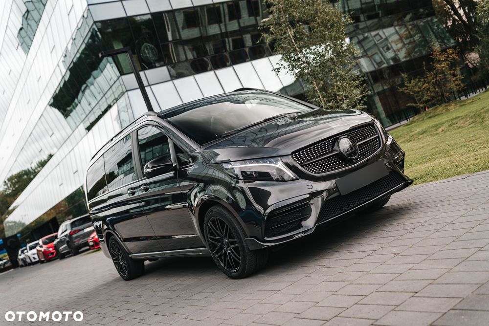 Mercedes-Benz Klasa V - 12