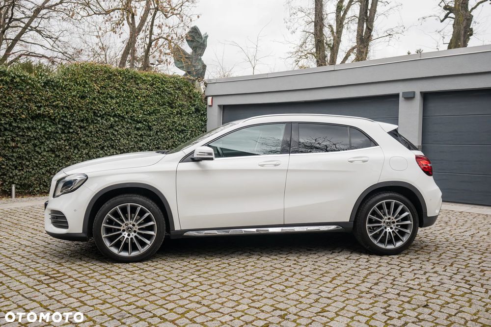 Mercedes-Benz GLA 200 7G-DCT AMG Line - 3