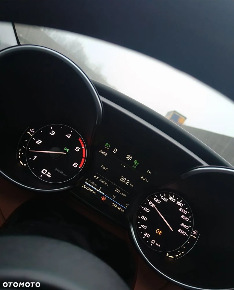 Alfa Romeo Giulia 2.2 Diesel AT8-Q4 Veloce - 21