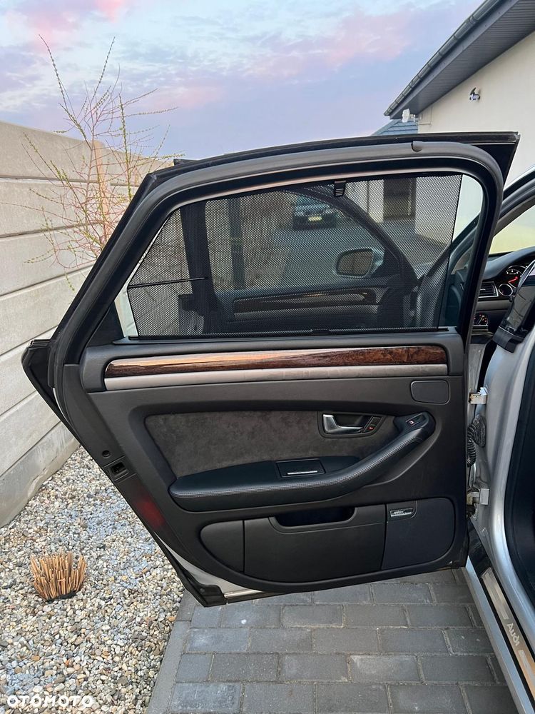 Audi A8 4.2 Quattro - 23