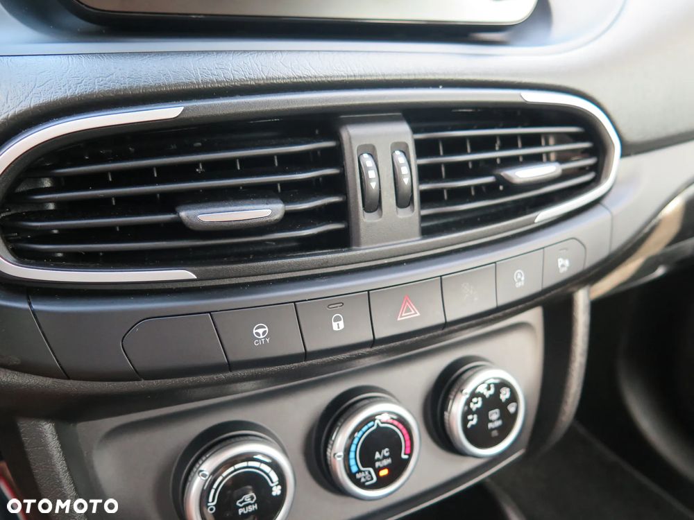 Fiat Tipo 1.3 MultiJet 16v Lounge - 24