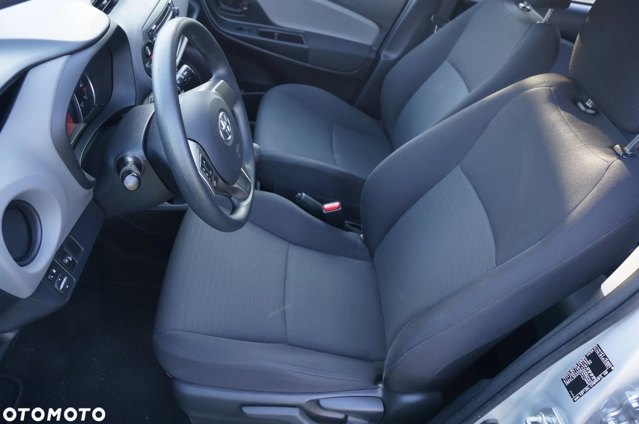 Toyota Yaris 1.0 Active EU6 - 10