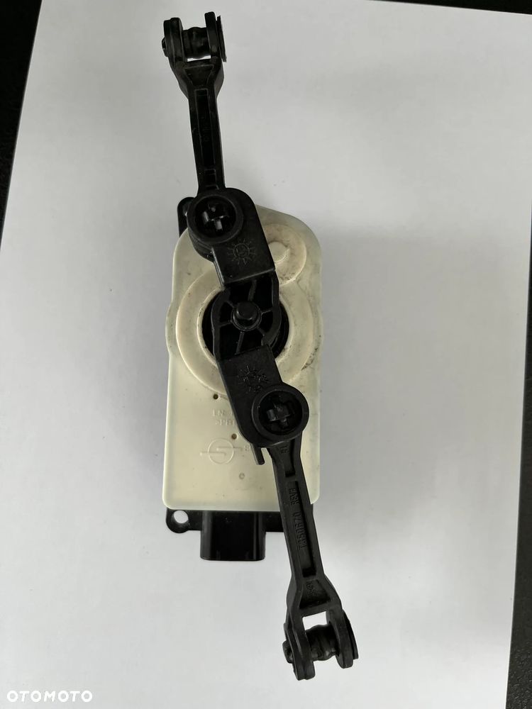 BMW 3 G01  Silnik deflektora powietrza chłodnicy 5811R1001 9881646 23045P01587 - 2