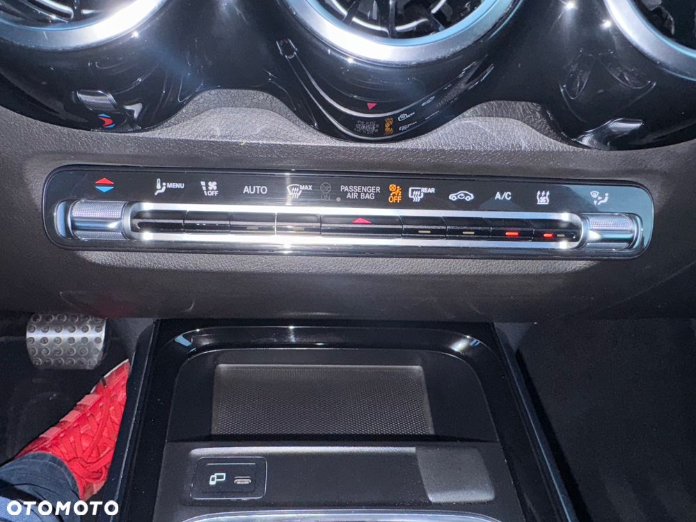 Mercedes-Benz GLB 200 d 8G-DCT AMG Line - 32