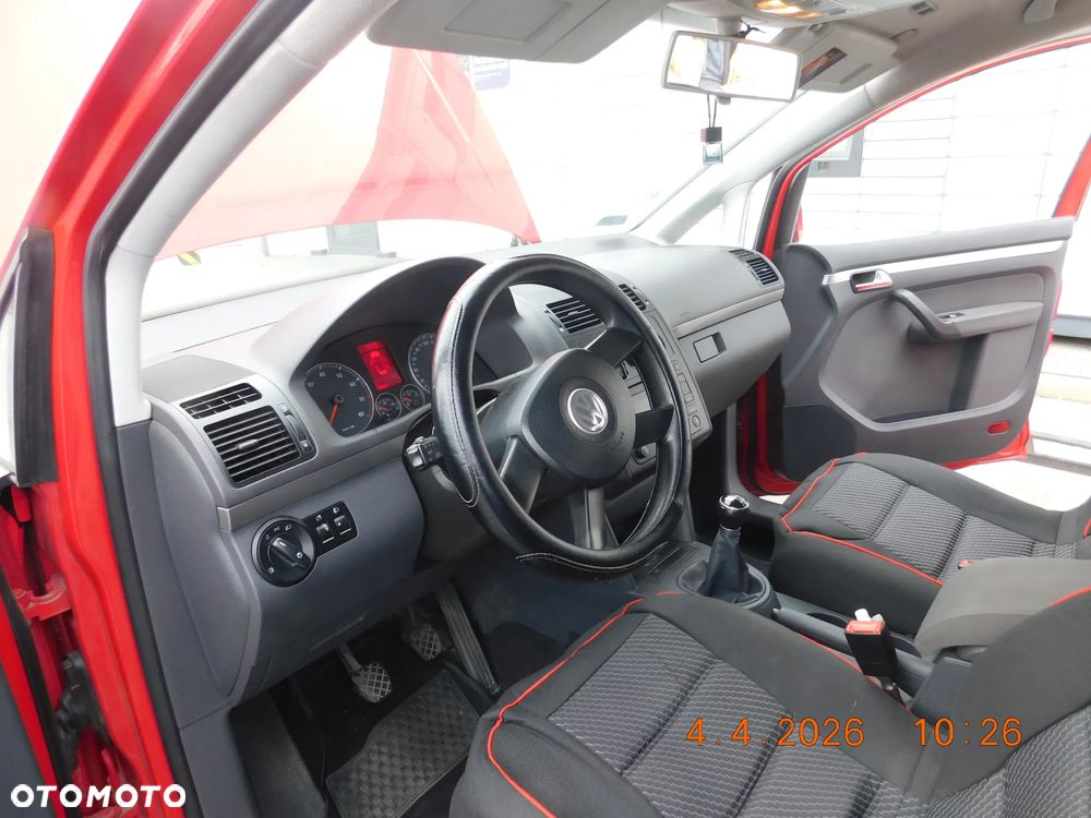 Volkswagen Touran - 11