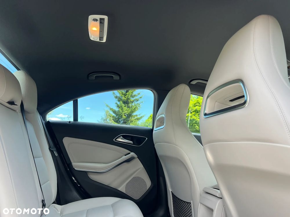 Mercedes-Benz CLA 200 Urban - 20