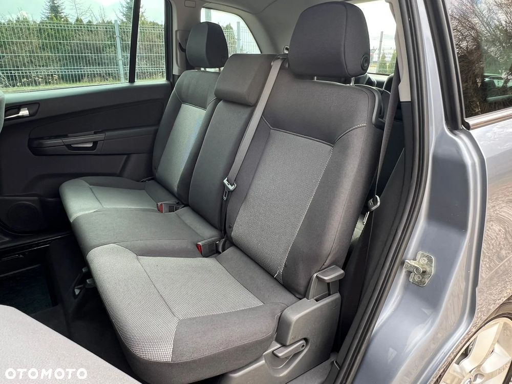Opel Zafira 1.8 Easytronic Family Plus - 28