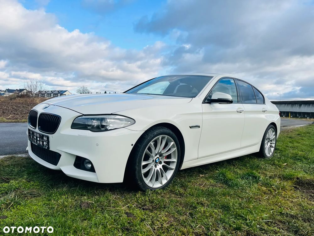 BMW Seria 5 550i xDrive - 11