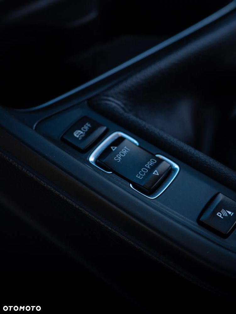 BMW Seria 3 318d - 12