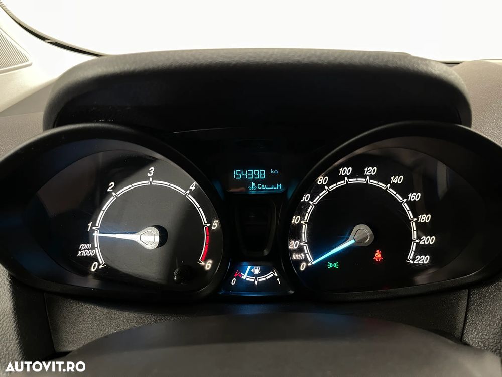 Ford Transit Courier - 15