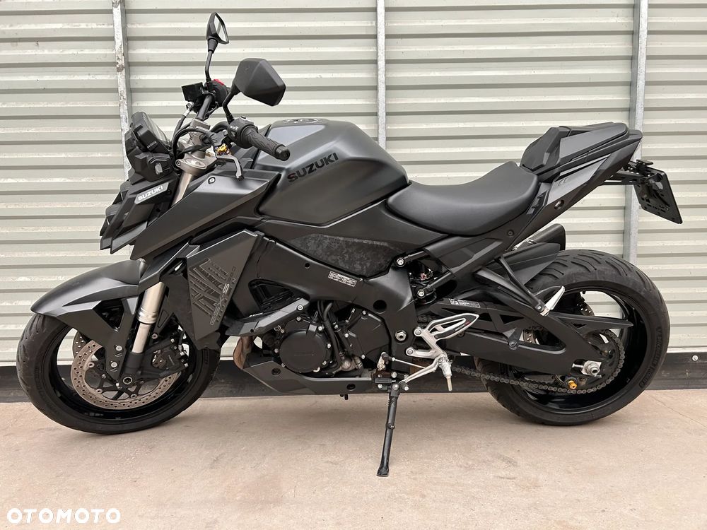 Suzuki GSX - 2