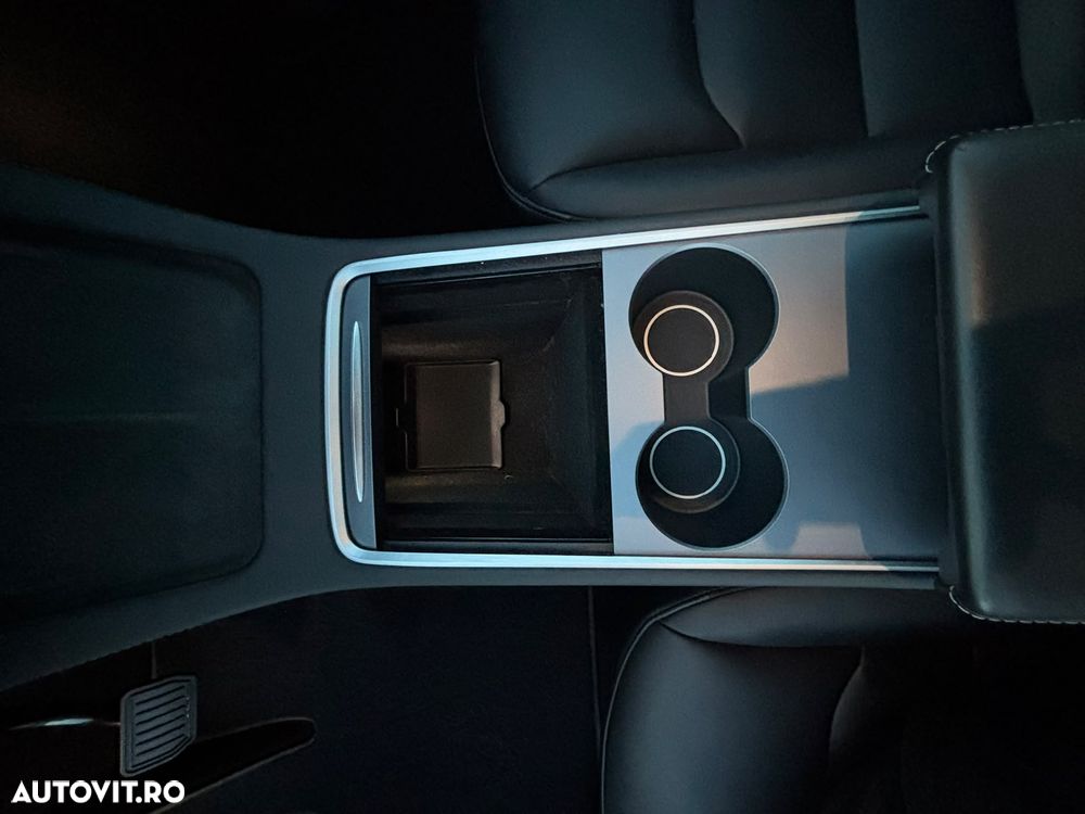 Tesla Model Y Long Range Dual Motor AWD - 25