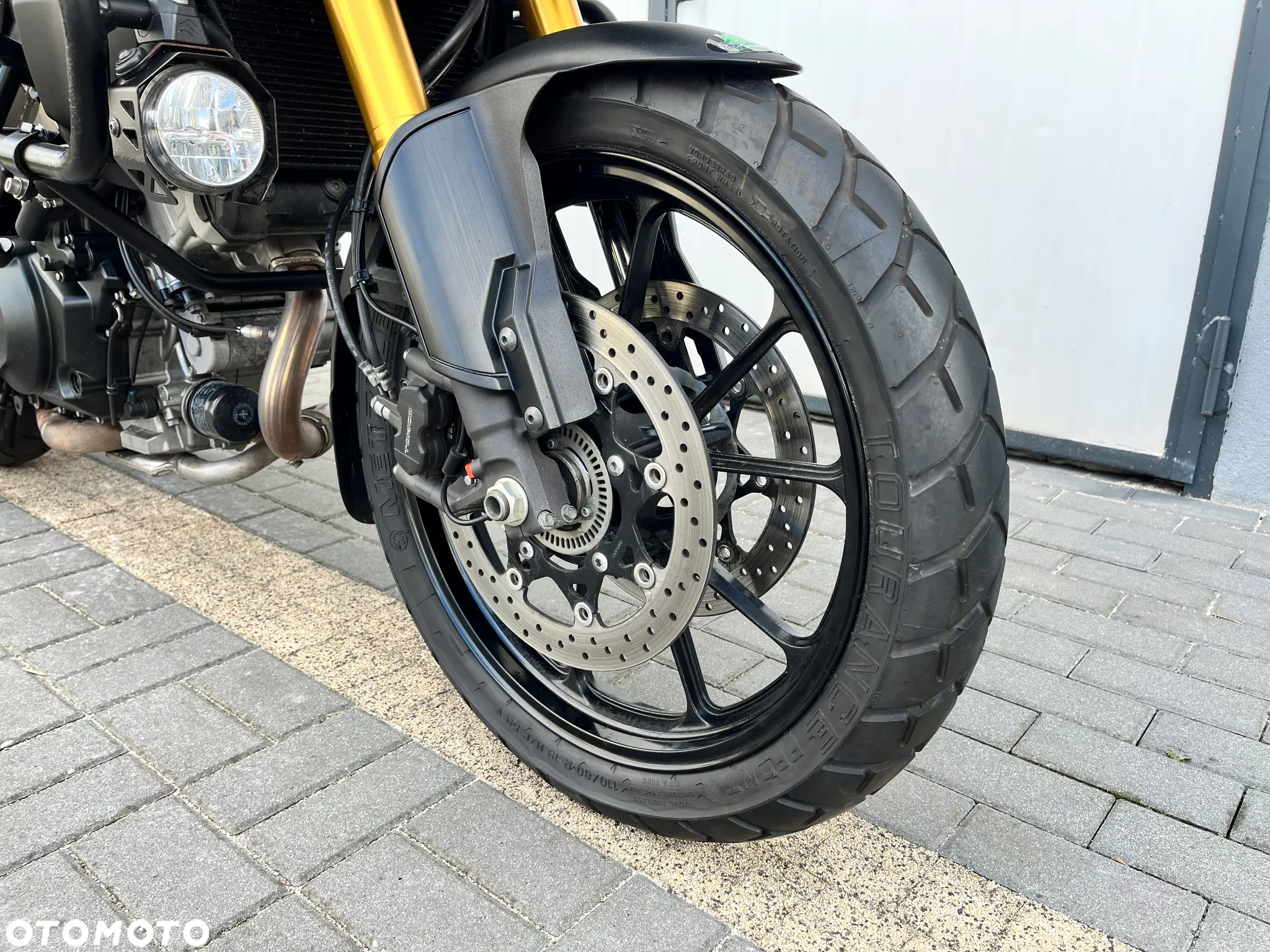 Suzuki V-STROM - 24