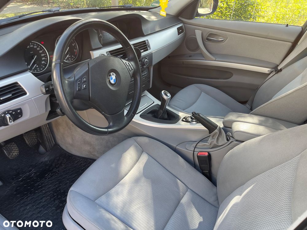 BMW Seria 3 320i - 9