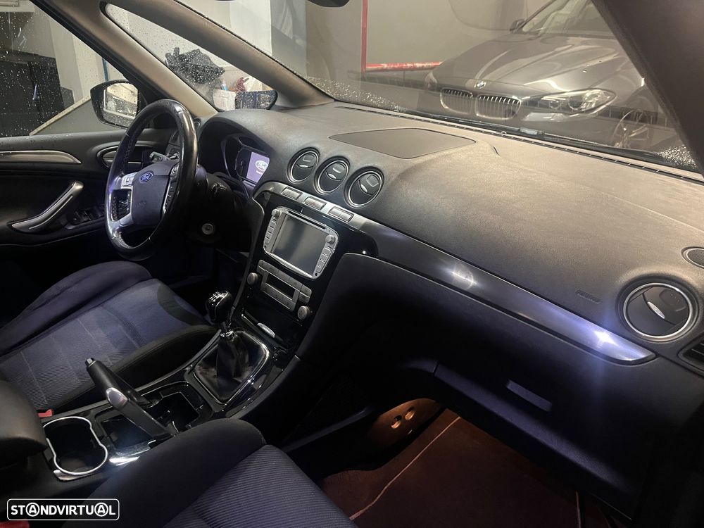 Ford S-Max 2.0 TDCi Titanium 7L - 21