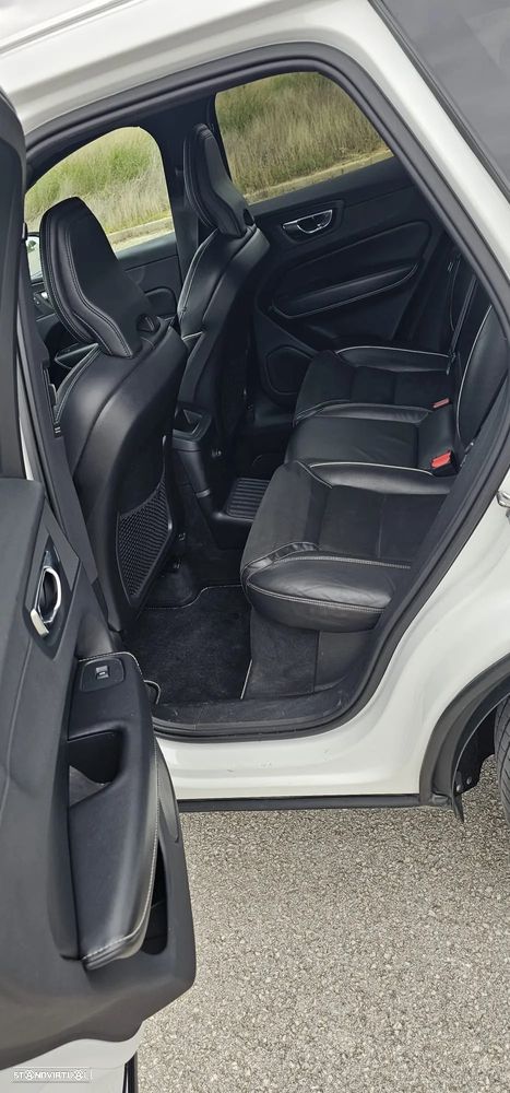 Volvo XC 60 2.0 T8 PHEV R-Design AWD - 24