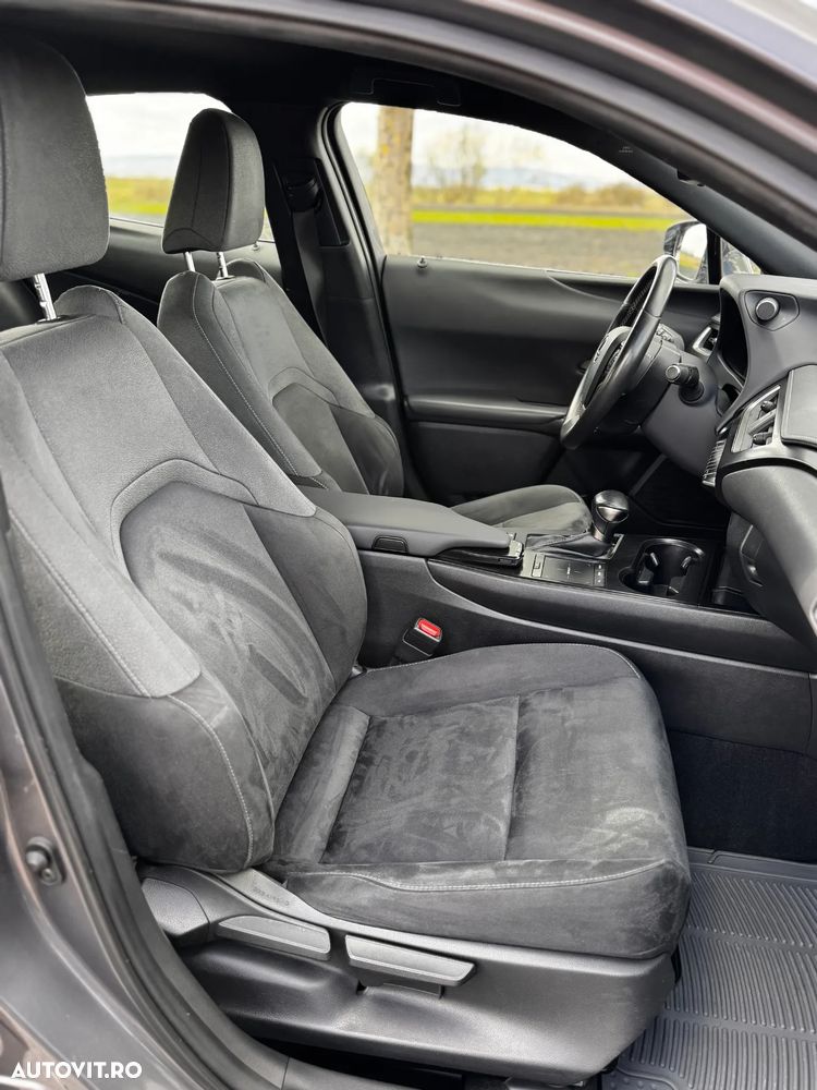 Lexus UX - 31