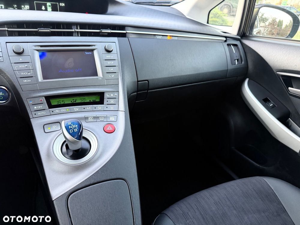 Toyota Prius 1.8 HSD Life - 13