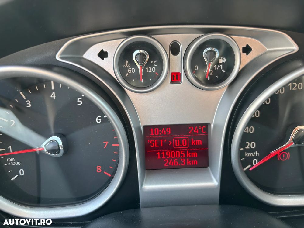 Ford Focus 1.6i Ambiente - 9