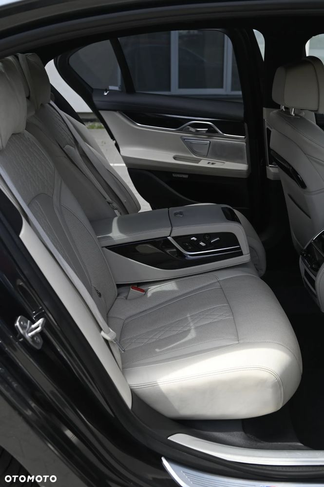 BMW Seria 7 ver-750i-xdrive - 26